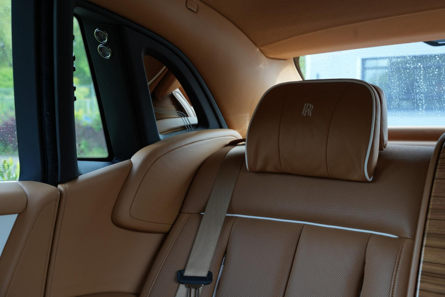 Rolls-Royce Phantom 6.7 V12 Starlight Headliner Rear Theatre Individual Rear Seats 22-Inch Polished Wheels