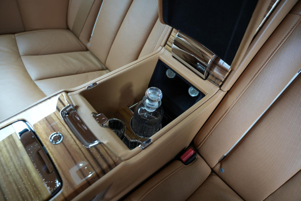 Rolls-Royce Phantom 6.7 V12 Starlight Headliner Rear Theatre Individual Rear Seats 22-Inch Polished Wheels