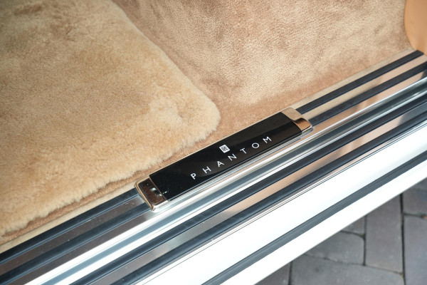 Rolls-Royce Phantom 6.7 V12 Starlight Headliner Rear Theatre Individual Rear Seats 22-Inch Polished Wheels
