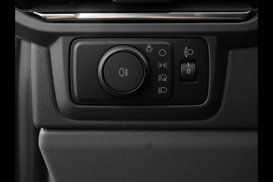 Ford E-Transit Custom 340 L2H1 Limited 65 kWh 8 persoons Adaptieve cruise control Airco Lichtmetalen Velgen Extra getint glas Camera Navigatie Apple Carplay/ Android Auto