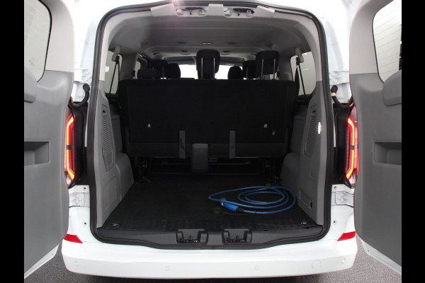Ford E-Transit Custom 340 L2H1 Limited 65 kWh 8 persoons Adaptieve cruise control Airco Lichtmetalen Velgen Extra getint glas Camera Navigatie Apple Carplay/ Android Auto