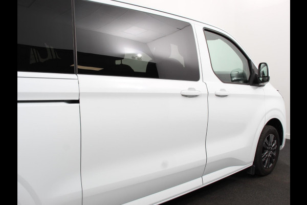 Ford E-Transit Custom 340 L2H1 Limited 65 kWh 8 persoons Adaptieve cruise control Airco Lichtmetalen Velgen Extra getint glas Camera Navigatie Apple Carplay/ Android Auto