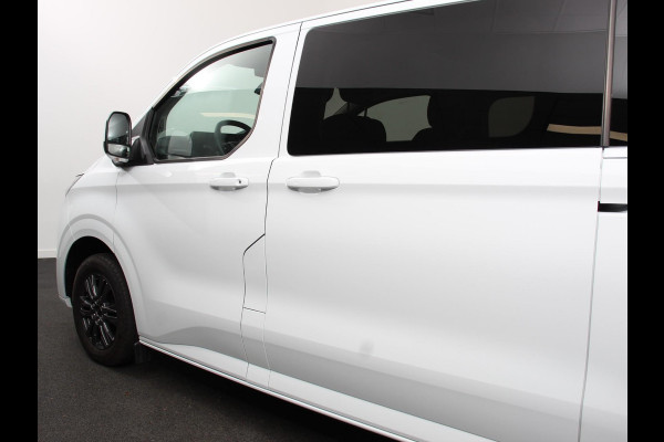 Ford E-Transit Custom 340 L2H1 Limited 65 kWh 8 persoons Adaptieve cruise control Airco Lichtmetalen Velgen Extra getint glas Camera Navigatie Apple Carplay/ Android Auto