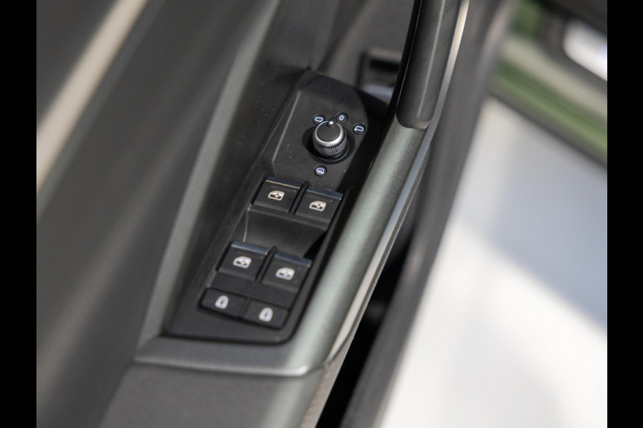 Audi Q3 Sportback 45 TFSI e S-Line Edition / 245pk / NAP / Achteruitrij camera / Trekhaak / Dodehoek herkenning /
