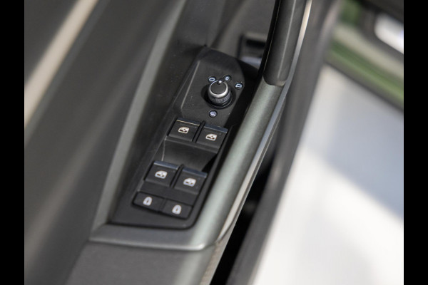 Audi Q3 Sportback 45 TFSI e S-Line Edition / 245pk / NAP / Achteruitrij camera / Trekhaak / Dodehoek herkenning /