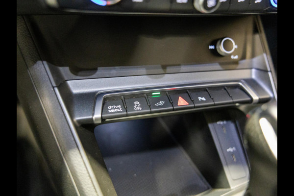Audi Q3 Sportback 45 TFSI e S-Line Edition / 245pk / NAP / Achteruitrij camera / Trekhaak / Dodehoek herkenning /