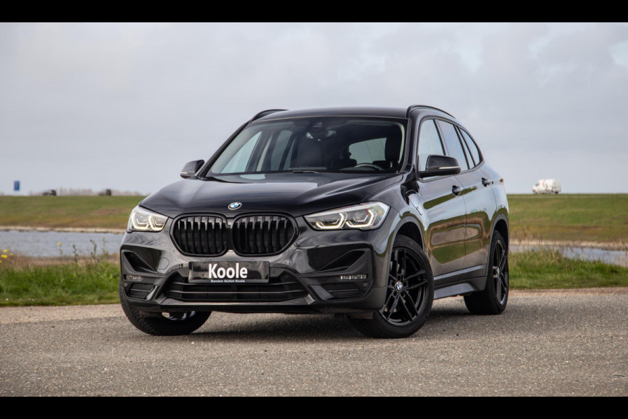 BMW X1 xDrive25e Executive BLACK LINE / CAMERA / CARPLAY / HEAD UP DISPLAY / LEDER / LED / CRUISE CONTROLE / STOELVERWARMING