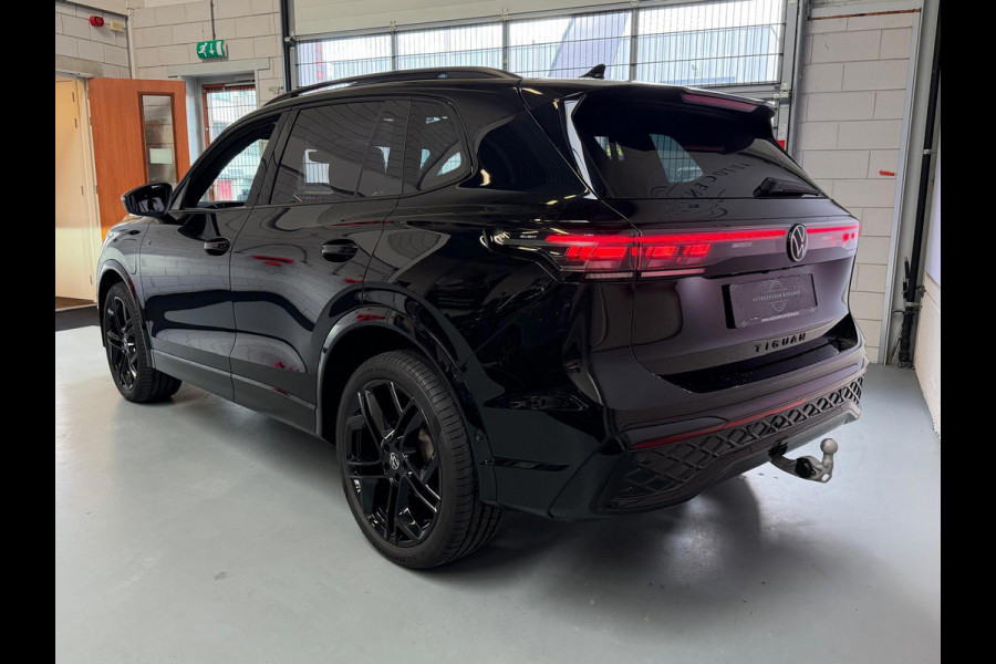 Volkswagen Tiguan 1.5 eHybrid R-Line Edition, Panoramadak, HUD, Massage Stoelen, Trekhaak, 360 Camera