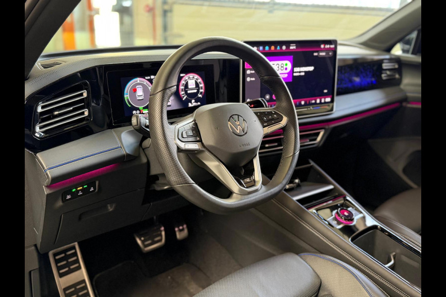 Volkswagen Tiguan 1.5 eHybrid R-Line Edition, Panoramadak, HUD, Massage Stoelen, Trekhaak, 360 Camera