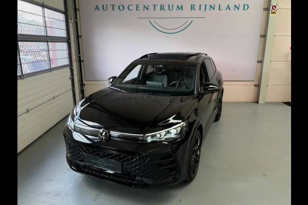 Volkswagen Tiguan 1.5 eHybrid R-Line Edition, Panoramadak, HUD, Massage Stoelen, Trekhaak, 360 Camera
