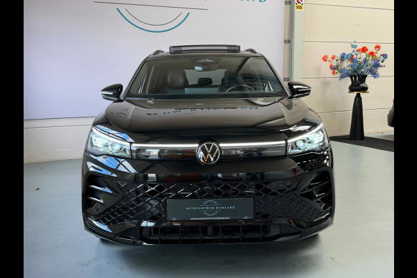 Volkswagen Tiguan 1.5 eHybrid R-Line Edition, Panoramadak, HUD, Massage Stoelen, Trekhaak, 360 Camera
