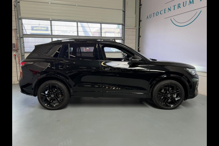 Volkswagen Tiguan 1.5 eHybrid R-Line Edition, Panoramadak, HUD, Massage Stoelen, Trekhaak, 360 Camera