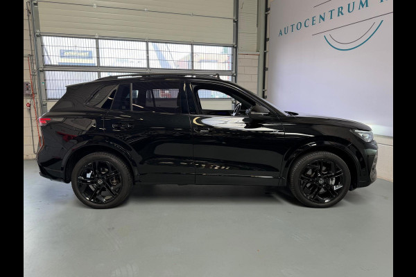 Volkswagen Tiguan 1.5 eHybrid R-Line Edition, Panoramadak, HUD, Massage Stoelen, Trekhaak, 360 Camera