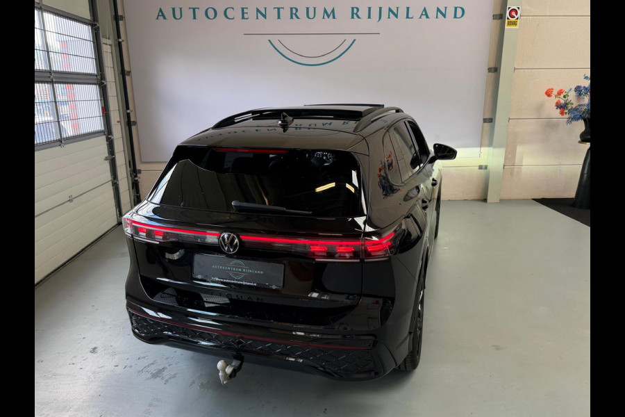 Volkswagen Tiguan 1.5 eHybrid R-Line Edition, Panoramadak, HUD, Massage Stoelen, Trekhaak, 360 Camera
