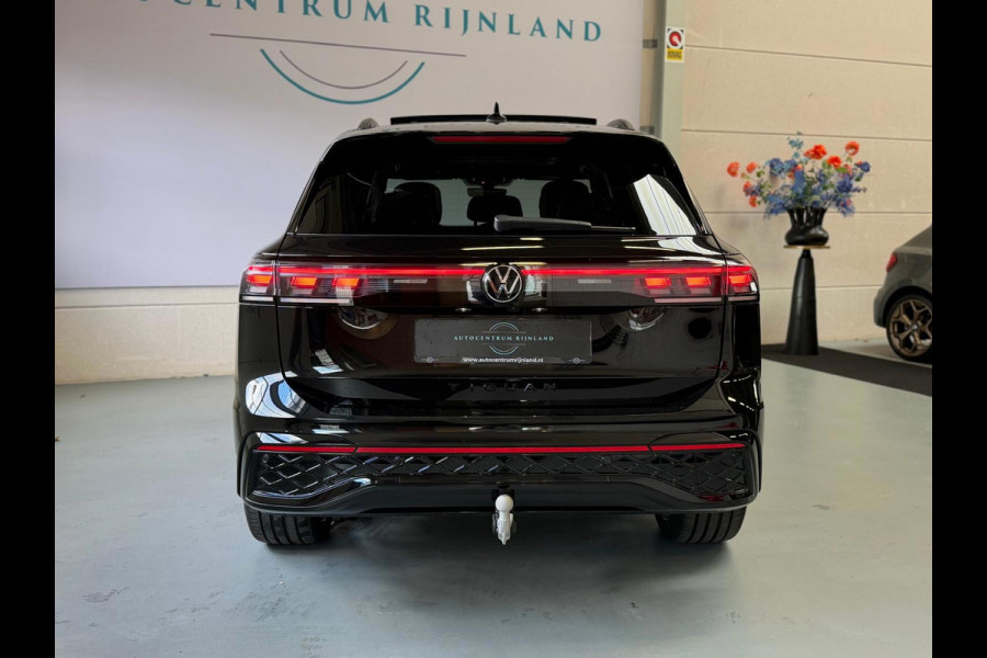 Volkswagen Tiguan 1.5 eHybrid R-Line Edition, Panoramadak, HUD, Massage Stoelen, Trekhaak, 360 Camera