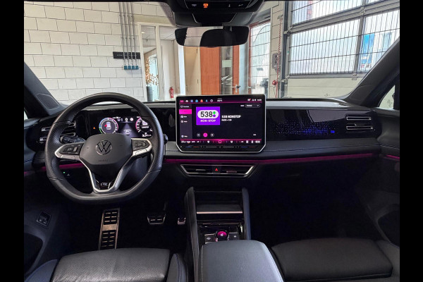 Volkswagen Tiguan 1.5 eHybrid R-Line Edition, Panoramadak, HUD, Massage Stoelen, Trekhaak, 360 Camera