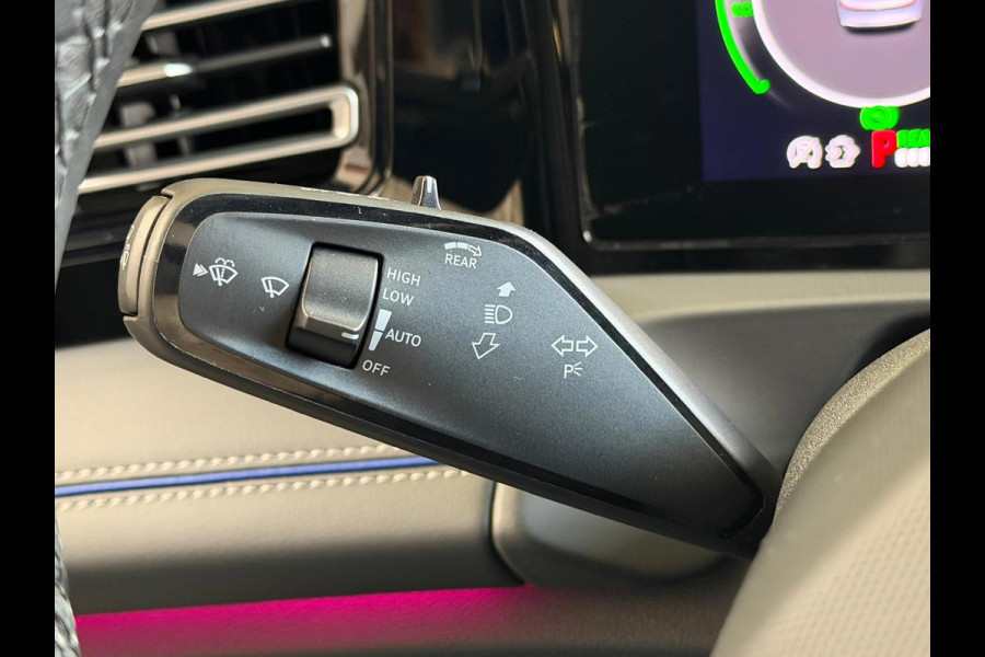 Volkswagen Tiguan 1.5 eHybrid R-Line Edition, Panoramadak, HUD, Massage Stoelen, Trekhaak, 360 Camera