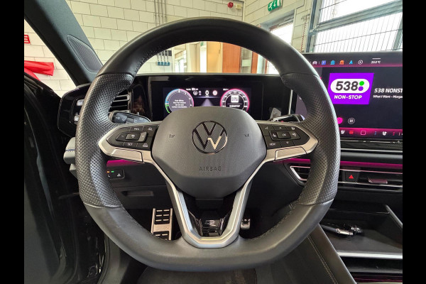 Volkswagen Tiguan 1.5 eHybrid R-Line Edition, Panoramadak, HUD, Massage Stoelen, Trekhaak, 360 Camera