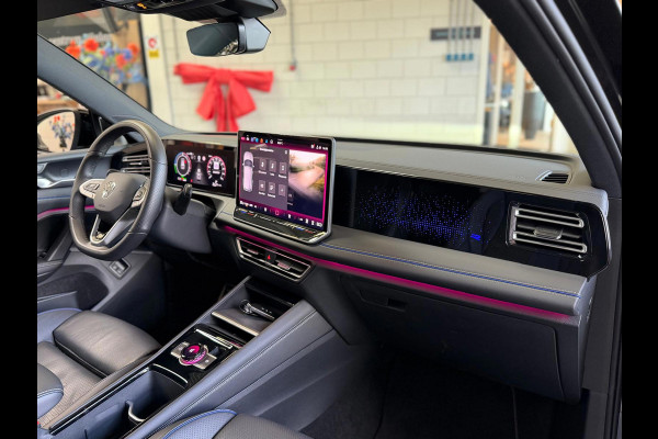 Volkswagen Tiguan 1.5 eHybrid R-Line Edition, Panoramadak, HUD, Massage Stoelen, Trekhaak, 360 Camera