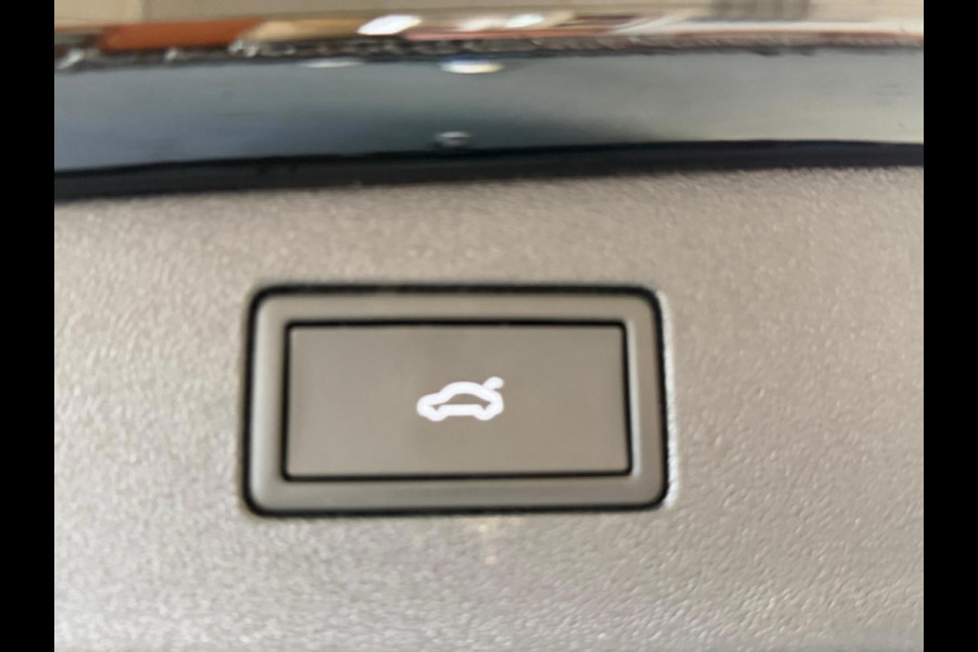 Volkswagen Tiguan 1.5 eHybrid R-Line Edition, Panoramadak, HUD, Massage Stoelen, Trekhaak, 360 Camera