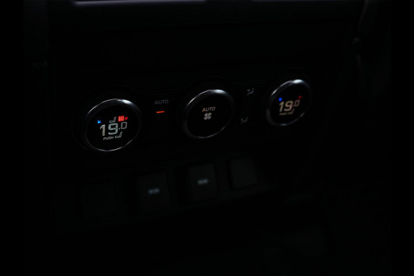 Land Rover Defender 110 2.0 P400e 110 SE Panoramadak | NL-Auto | Meridian Sound | 360 Camera | Luchtvering | Memory Seats | Koelbox | Stuurverwarming | Stoelverwarming V+A | Trekhaak |