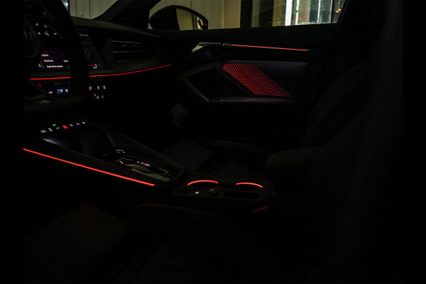 Audi A3 Sportback 45 TFSI e S edition Competition | Panoramadak | 5 jr Garantie | HUD | Sonos Sound | Camera | Ambiance interieur | Active Cruise | S-Seats + Memory | Stoelverwarming | Keyless |