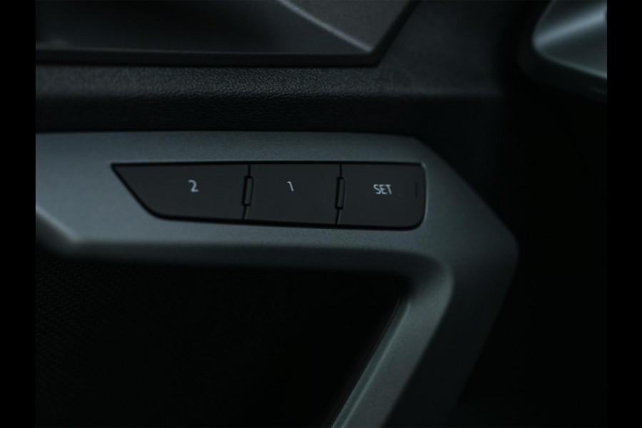 Audi A3 Sportback 45 TFSI e S edition Competition | Panoramadak | 5 jr Garantie | HUD | Sonos Sound | Camera | Ambiance interieur | Active Cruise | S-Seats + Memory | Stoelverwarming | Keyless |