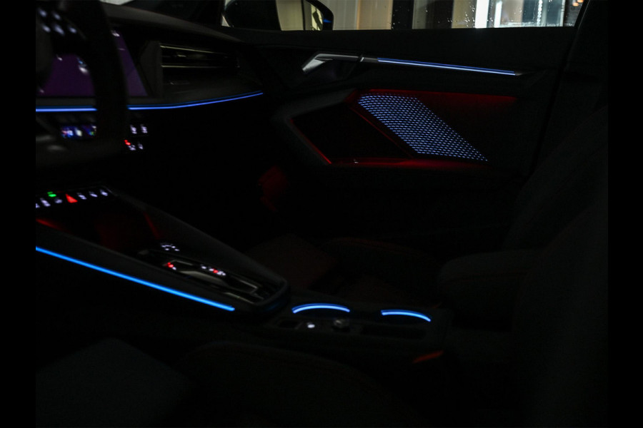 Audi A3 Sportback 45 TFSI e S edition Competition | Panoramadak | 5 jr Garantie | HUD | Sonos Sound | Camera | Ambiance interieur | Active Cruise | S-Seats + Memory | Stoelverwarming | Keyless |