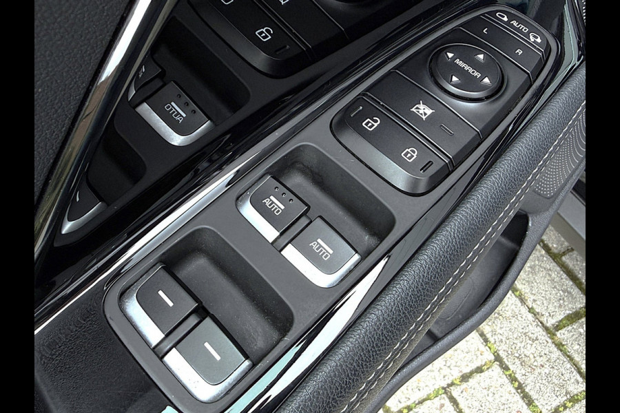 Kia Niro 1.6 GDi Hybrid ExecutiveLine - Apple CarPlay / Android Auto - Schuif-/Kanteldak - Stuur-/Stoelverwarming - Lederen Bekled