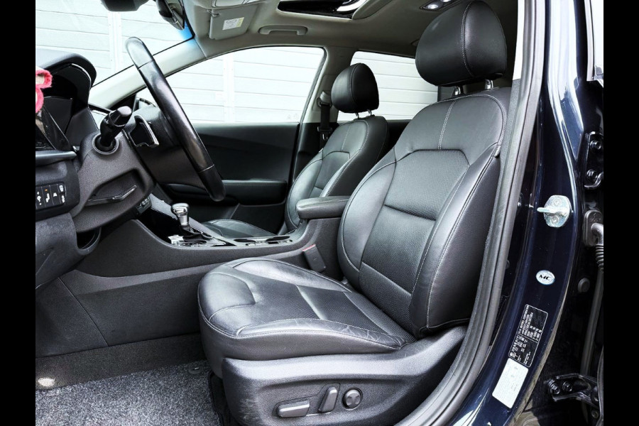 Kia Niro 1.6 GDi Hybrid ExecutiveLine - Apple CarPlay / Android Auto - Schuif-/Kanteldak - Stuur-/Stoelverwarming - Lederen Bekled