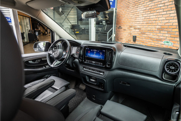 Mercedes-Benz Vito 119 CDI DC L3 XL | AMG | L+R Schuifdeur | Dubbel cabine | Navigatie | CarPlay | Camera | Lederen bekleding | Stoelverwarming | 2500 kg trekgewicht | Trekhaak | Multibeam Led | PDC V+A