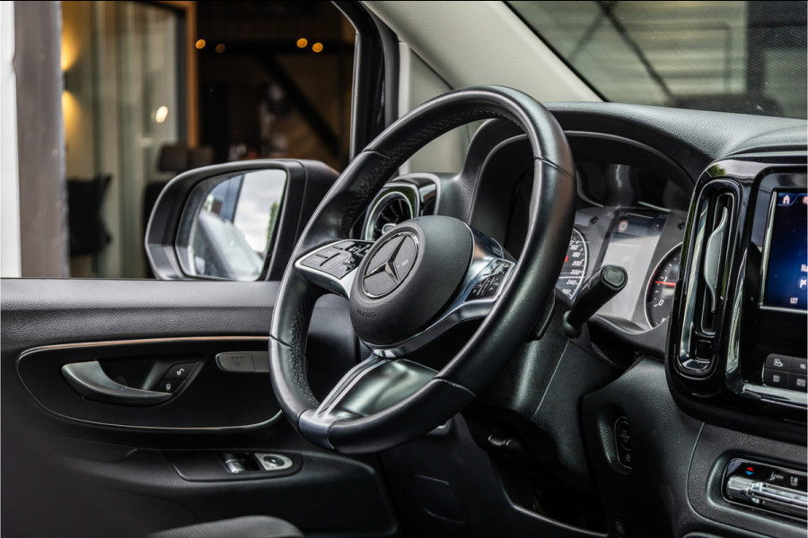 Mercedes-Benz Vito 119 CDI DC L3 XL | AMG | L+R Schuifdeur | Dubbel cabine | Navigatie | CarPlay | Camera | Lederen bekleding | Stoelverwarming | 2500 kg trekgewicht | Trekhaak | Multibeam Led | PDC V+A