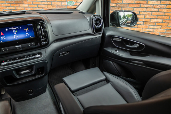 Mercedes-Benz Vito 119 CDI DC L3 XL | AMG | L+R Schuifdeur | Dubbel cabine | Navigatie | CarPlay | Camera | Lederen bekleding | Stoelverwarming | 2500 kg trekgewicht | Trekhaak | Multibeam Led | PDC V+A