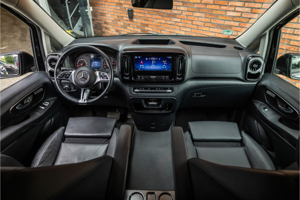 Mercedes-Benz Vito 119 CDI DC L3 XL | AMG | L+R Schuifdeur | Dubbel cabine | Navigatie | CarPlay | Camera | Lederen bekleding | Stoelverwarming | 2500 kg trekgewicht | Trekhaak | Multibeam Led | PDC V+A