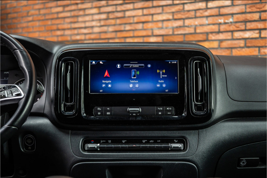 Mercedes-Benz Vito 119 CDI DC L3 XL | AMG | L+R Schuifdeur | Dubbel cabine | Navigatie | CarPlay | Camera | Lederen bekleding | Stoelverwarming | 2500 kg trekgewicht | Trekhaak | Multibeam Led | PDC V+A
