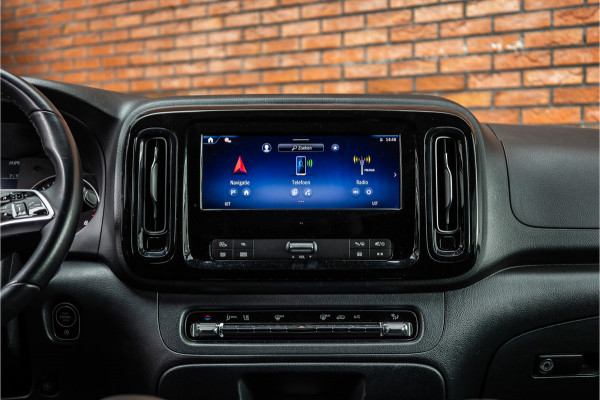Mercedes-Benz Vito 119 CDI DC L3 XL | AMG | L+R Schuifdeur | Dubbel cabine | Navigatie | CarPlay | Camera | Lederen bekleding | Stoelverwarming | 2500 kg trekgewicht | Trekhaak | Multibeam Led | PDC V+A