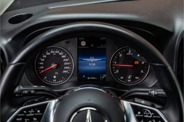 Mercedes-Benz Vito 119 CDI DC L3 XL | AMG | L+R Schuifdeur | Dubbel cabine | Navigatie | CarPlay | Camera | Lederen bekleding | Stoelverwarming | 2500 kg trekgewicht | Trekhaak | Multibeam Led | PDC V+A