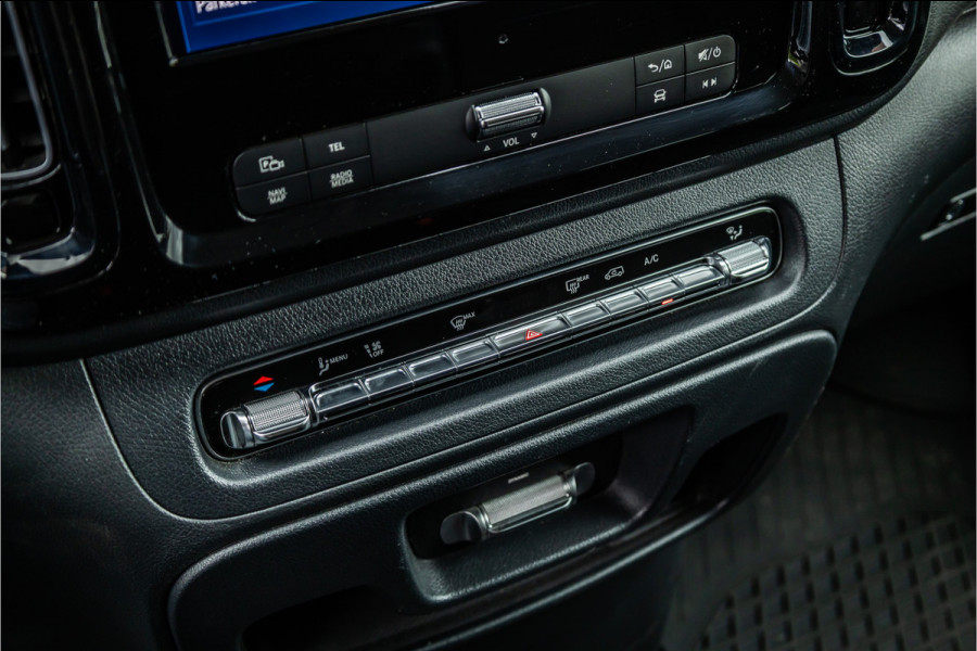 Mercedes-Benz Vito 119 CDI DC L3 XL | AMG | L+R Schuifdeur | Dubbel cabine | Navigatie | CarPlay | Camera | Lederen bekleding | Stoelverwarming | 2500 kg trekgewicht | Trekhaak | Multibeam Led | PDC V+A