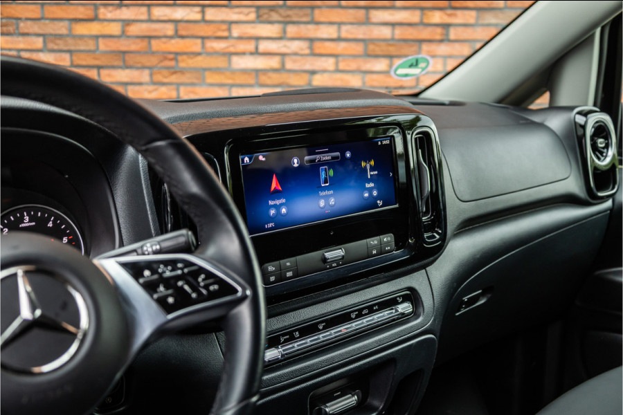 Mercedes-Benz Vito 119 CDI DC L3 XL | AMG | L+R Schuifdeur | Dubbel cabine | Navigatie | CarPlay | Camera | Lederen bekleding | Stoelverwarming | 2500 kg trekgewicht | Trekhaak | Multibeam Led | PDC V+A