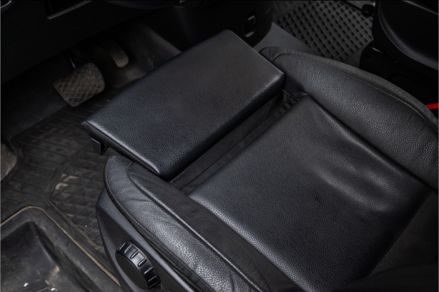 Mercedes-Benz Vito 119 CDI DC L3 XL | AMG | L+R Schuifdeur | Dubbel cabine | Navigatie | CarPlay | Camera | Lederen bekleding | Stoelverwarming | 2500 kg trekgewicht | Trekhaak | Multibeam Led | PDC V+A
