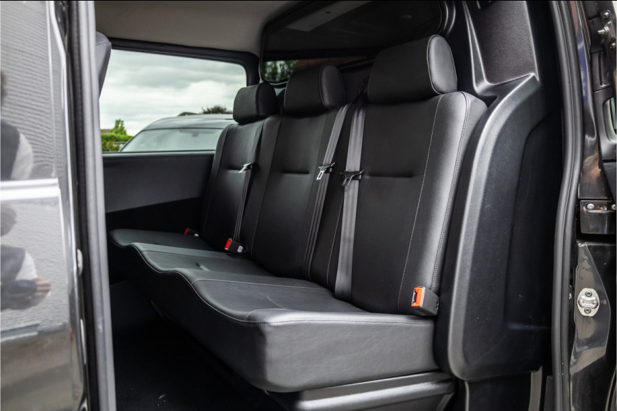 Mercedes-Benz Vito 119 CDI DC L3 XL | AMG | L+R Schuifdeur | Dubbel cabine | Navigatie | CarPlay | Camera | Lederen bekleding | Stoelverwarming | 2500 kg trekgewicht | Trekhaak | Multibeam Led | PDC V+A