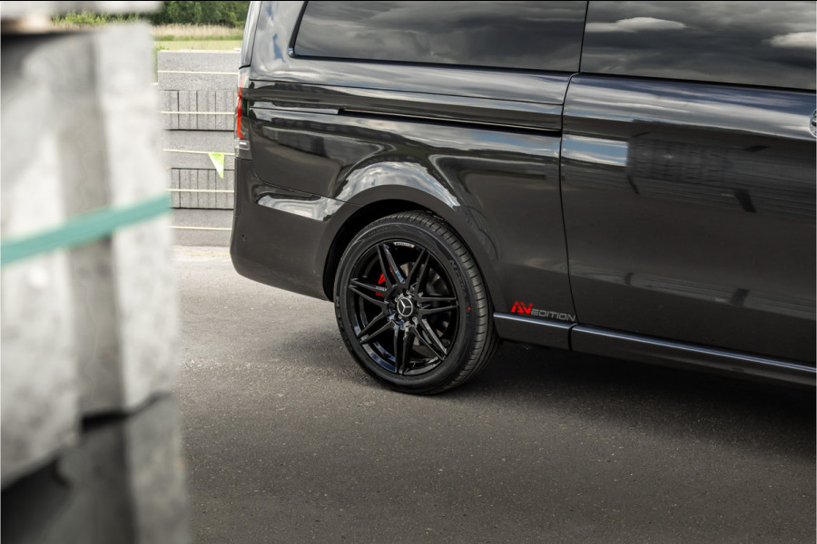 Mercedes-Benz Vito 119 CDI DC L3 XL | AMG | L+R Schuifdeur | Dubbel cabine | Navigatie | CarPlay | Camera | Lederen bekleding | Stoelverwarming | 2500 kg trekgewicht | Trekhaak | Multibeam Led | PDC V+A