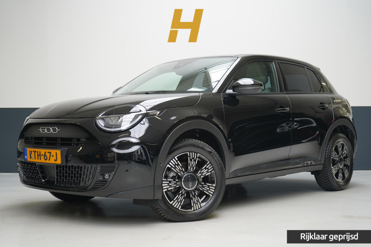 Fiat 600 1.2 Hybrid Urban | Achteruitrijcamera | Carplay | Climate control | Cruise control | Parkeersensoren