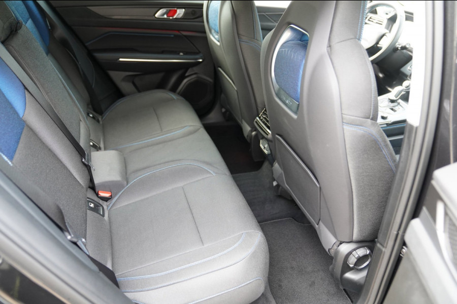 Lynk & Co 01 1.5|Prijs incl. 12 mnd garantie| PDC Panoramadak LMV Navi Apple carplay/Android auto Camera