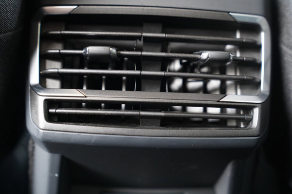 Lynk & Co 01 1.5|Prijs incl. 12 mnd garantie| PDC Panoramadak LMV Navi Apple carplay/Android auto Camera