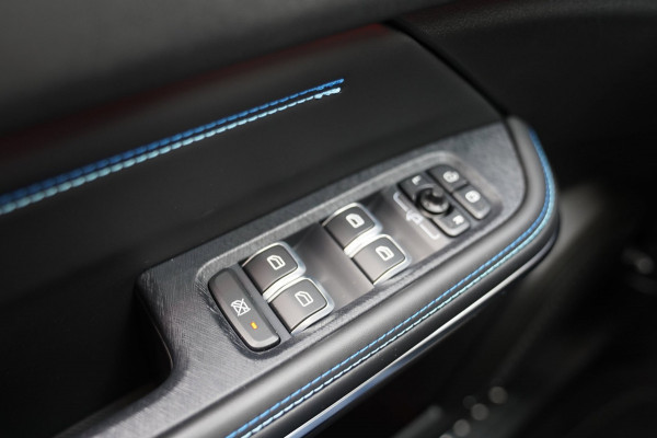 Lynk & Co 01 1.5|Prijs incl. 12 mnd garantie| PDC Panoramadak LMV Navi Apple carplay/Android auto Camera