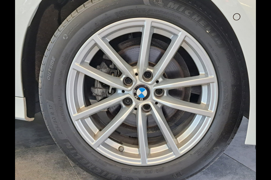 BMW 3 Serie 318i Executive Navigatie Clima Cruise PDC LM 157 PK! 24 Maanden garantie* (Vraag naar de voorwaarden)
