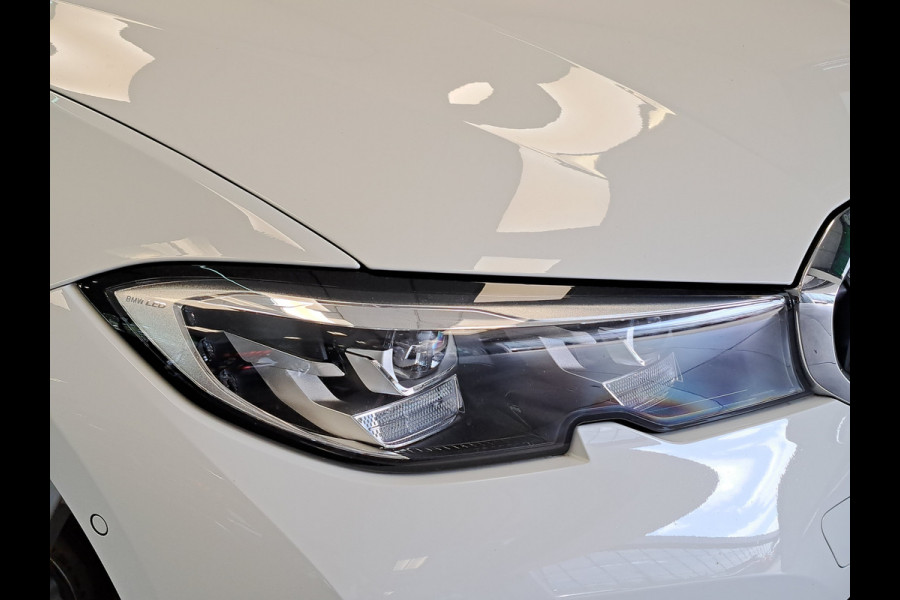 BMW 3 Serie 318i Executive Navigatie Clima Cruise PDC LM 157 PK! 24 Maanden garantie* (Vraag naar de voorwaarden)