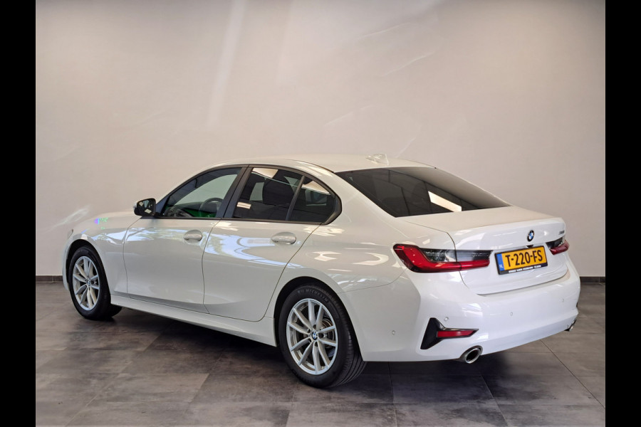 BMW 3 Serie 318i Executive Navigatie Clima Cruise PDC LM 157 PK! 24 Maanden garantie* (Vraag naar de voorwaarden)