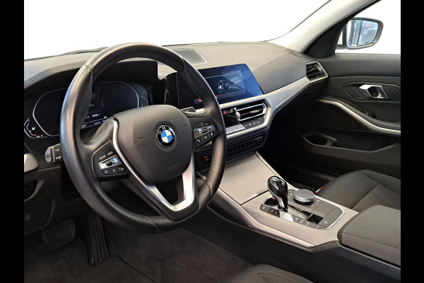 BMW 3 Serie 318i Executive Navigatie Clima Cruise PDC LM 157 PK! 24 Maanden garantie* (Vraag naar de voorwaarden)